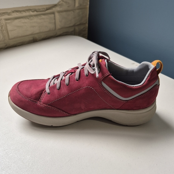 Clarks Sneakers Womens‎ 10 Burgundy Wave Walk Waterproof Lace Up - Picture 9 of 9